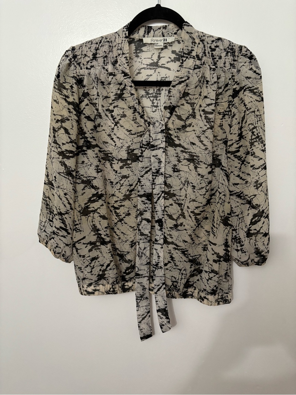 Forever 21 Black & Cream Abstract Tie-Neck Blouse S/P
